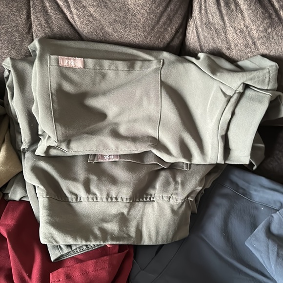 Figs Srubs - Picture 10 of 12